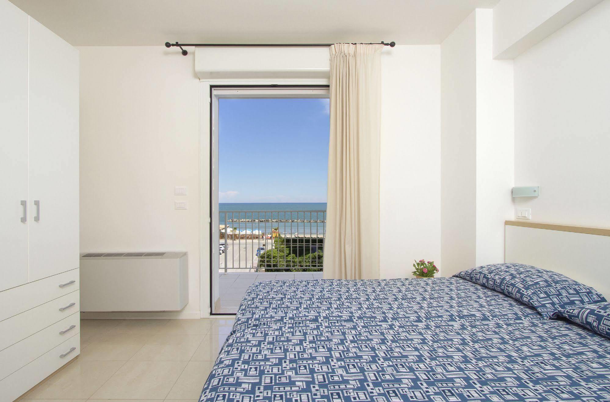 Residence I Delfini Cupra Marittima Ngoại thất bức ảnh